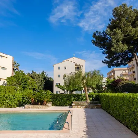 With Terrace And Pool 생트막시메